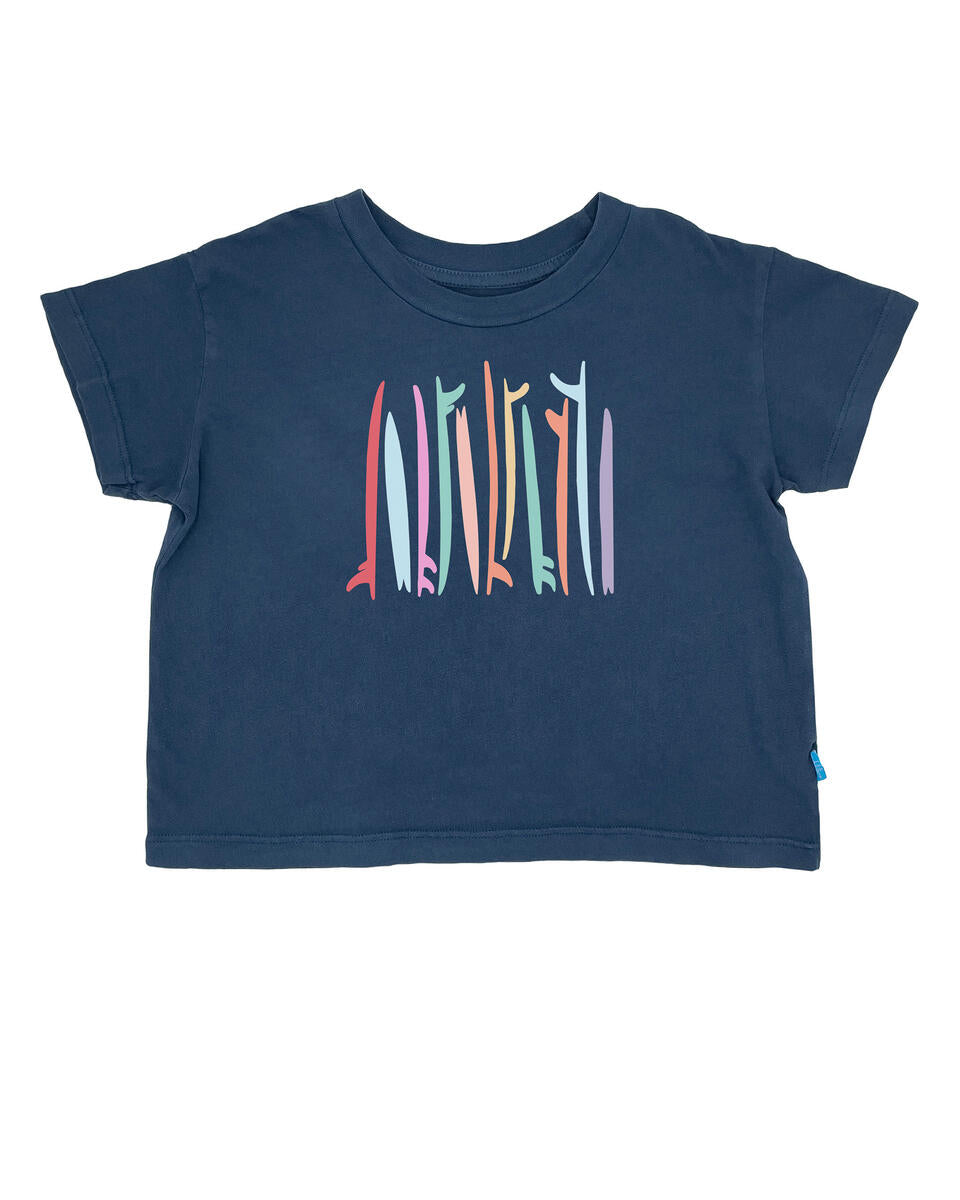 Cropped t-shirt in navy. Colorful surfboards on the front of the t-shirt lined up in a row