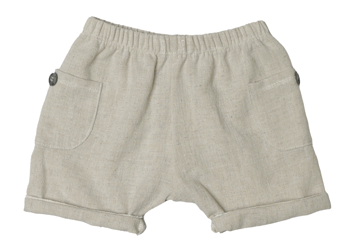 Linen shorts with pockets on both side with a button in a natural collor