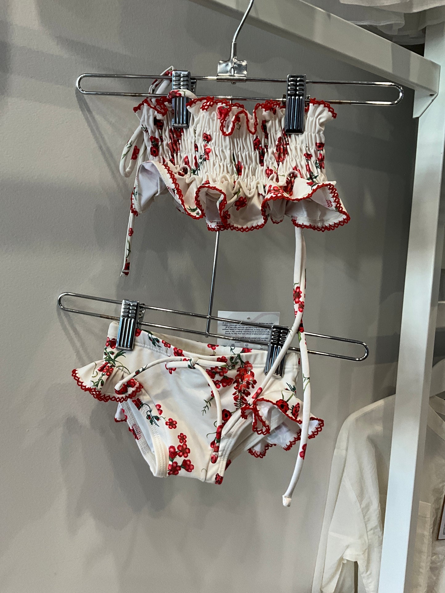 Submarine - Shady (812N)- Fresia Red