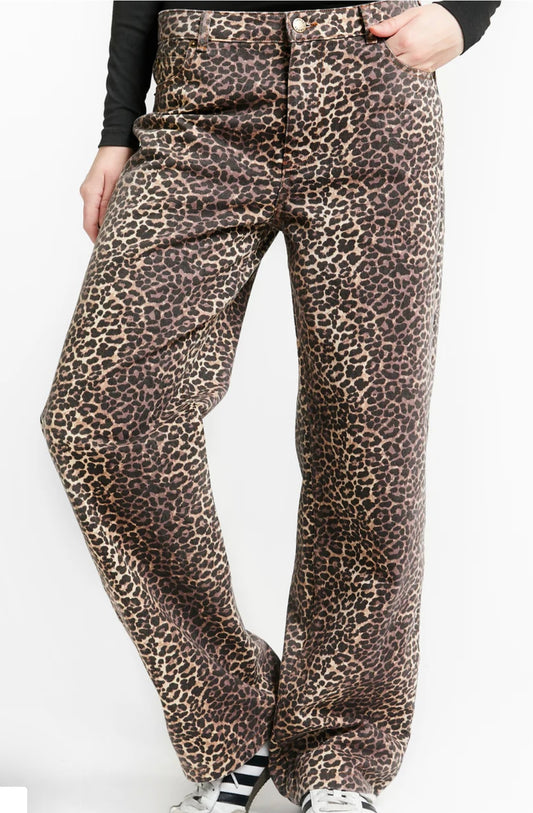 Indee: TROUSERS TONIC . LOW WAIST 5 POCKET JEANS
TROUSERS LEOPARD