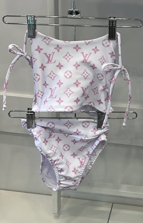 Les tout petite LV bikini